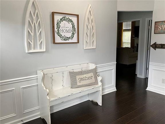2nd image of 116 Wallnut Hall Cir