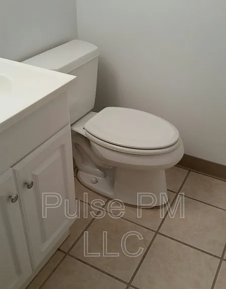 112 E 5th St #LOWER LEVEL — Photo 17