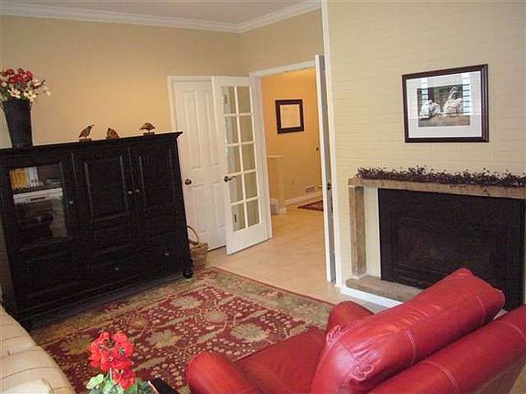 5th image of 3011 S Lincoln Dr