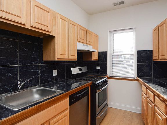 2nd image of 1003 W Sunnyside Ave Unit 4