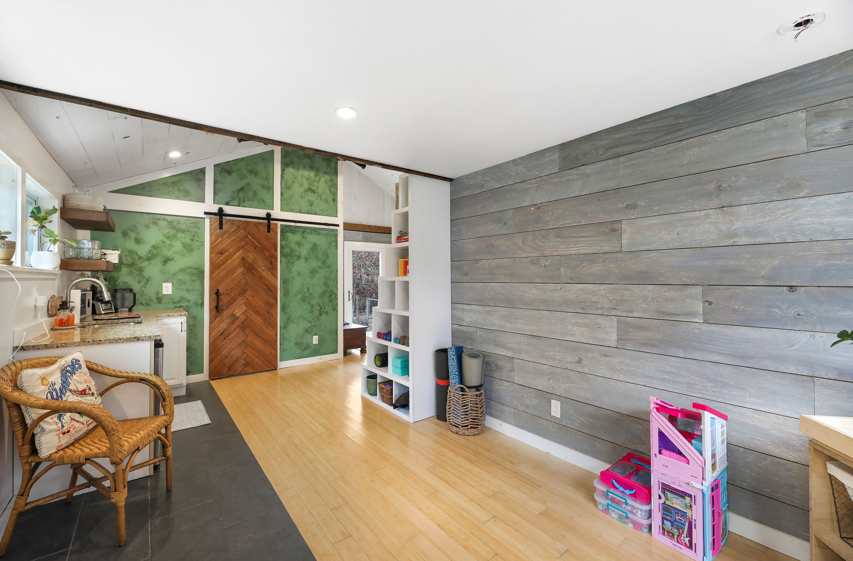 51 Peters Ln, Westhampton Beach, NY 11978 Out East