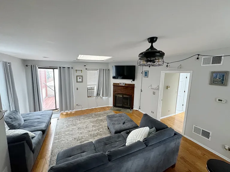 2643 N Southport Ave #E — Photo 16