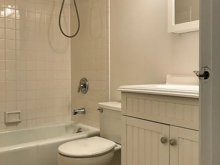 42 Bellaire Dr — Photo 16