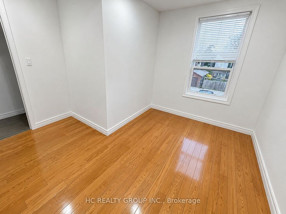 2nd image of 653 Bathurst St