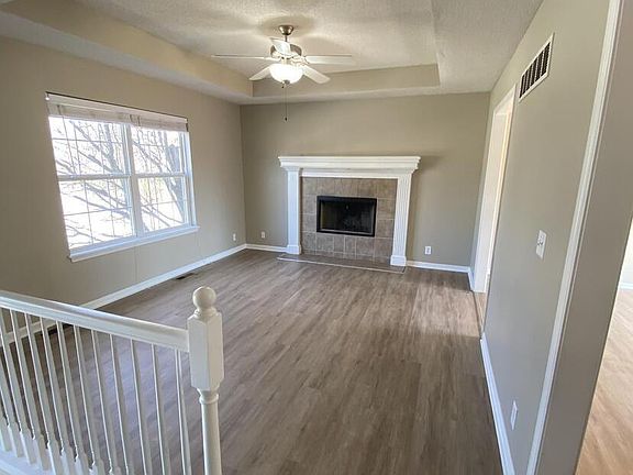 2nd image of 401 NW Orion Dr