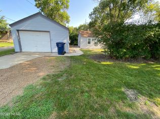 225 1/2 8th St SE, Watertown, SD 57201