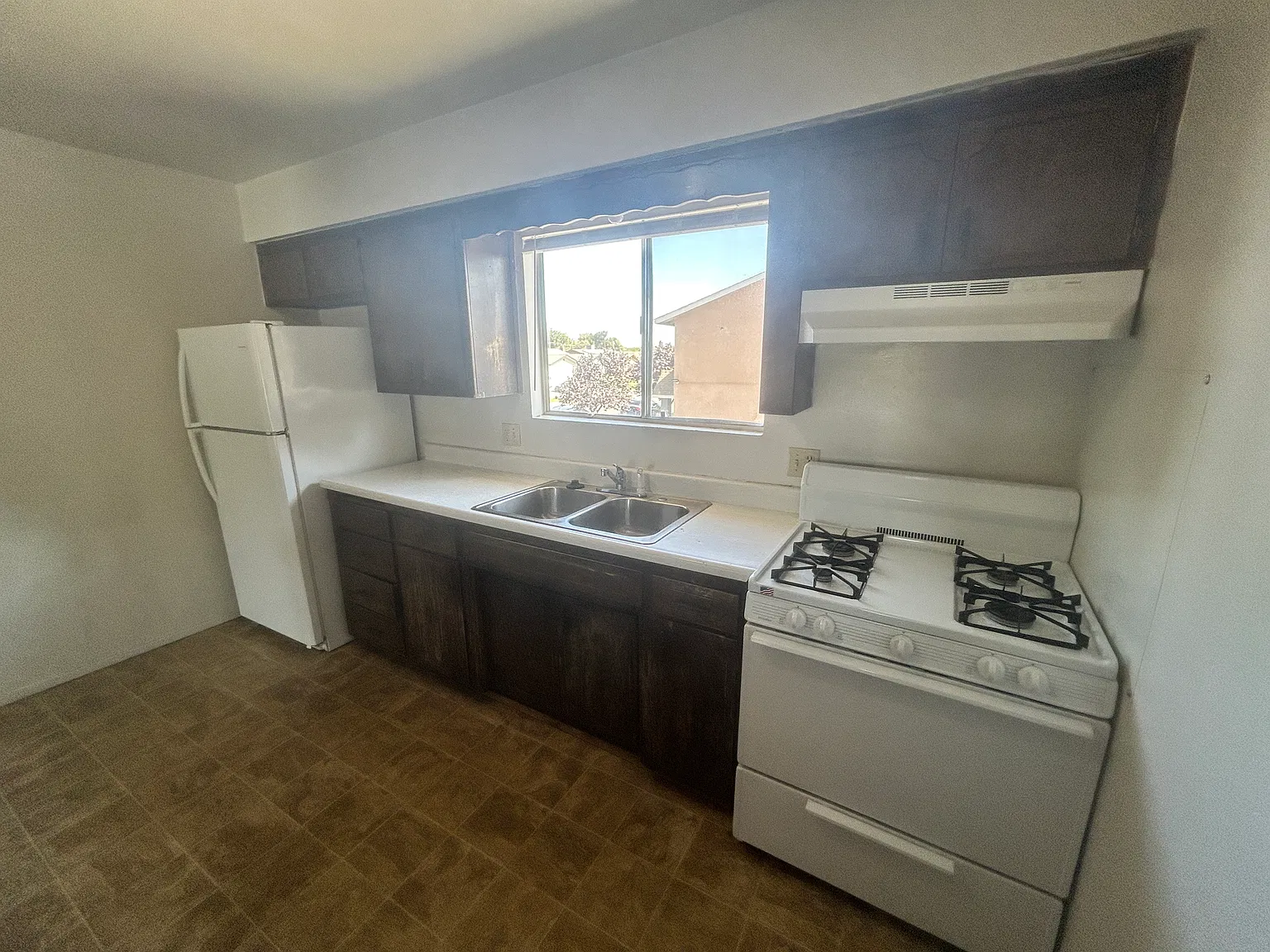 3 bed, 1000 sqft, $1,350 — Photo 3