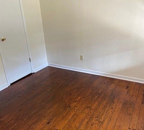4th image of 208 Walnut St