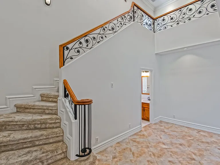 15624 Sombra Ave — Photo 9
