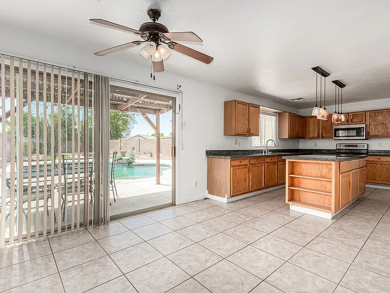 12823 W Ash St — Photo 9