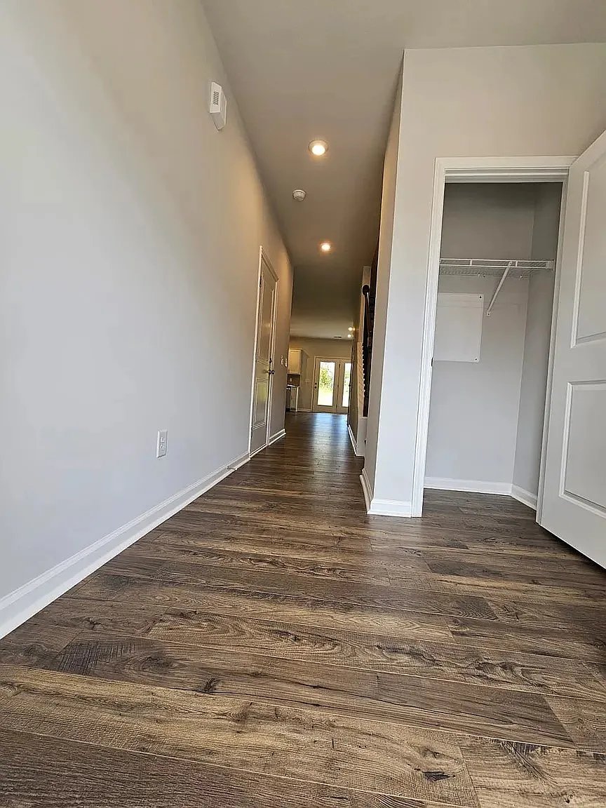 3 bed, 2.5 bath, 1470 sqft, $1,800 — Photo 4