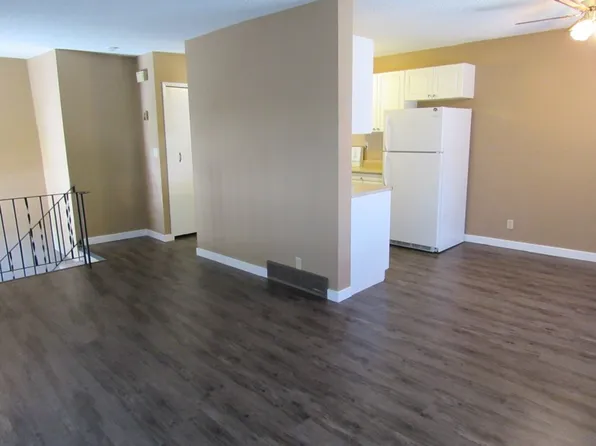 6330 S 58th Ave, Red Deer, AB