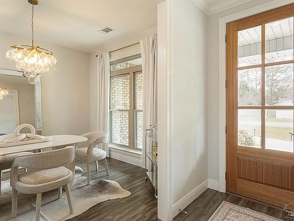 2nd image of 1018 Villa Venyce Ct