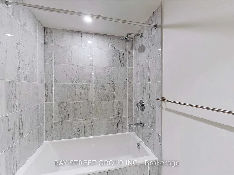 95 McMahon Dr #1212 — Photo 33