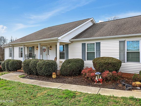 3rd image of 1920 Calloway Cir