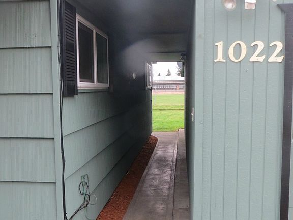 3rd image of 1022 16th St NE