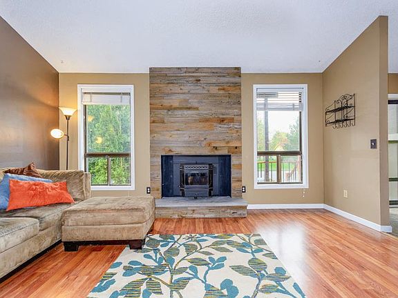 5th image of 809 SE Olympia Dr