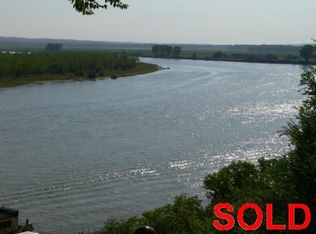 707 Riverside Dr, Yankton, SD 57078