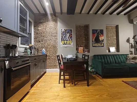 Rented by Artur Gutman, LREB | media 26