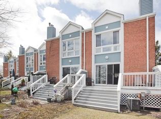 220 Main Sail Ct, Detroit, MI 48207