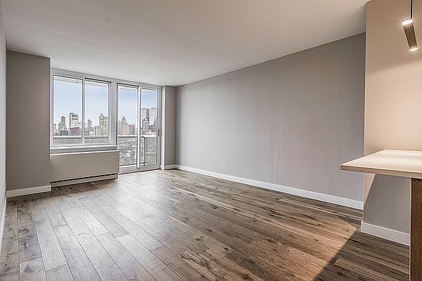 1st image of 560 W 43rd St APT 20A