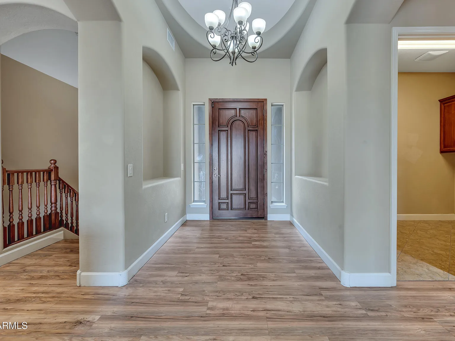 5 bed, 3.5 bath, 4537 sqft, $5,500 — Photo 2