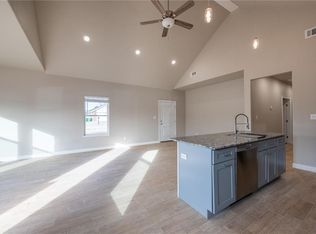 812 Valley Oaks Ln #P, Centerton, AR 72719