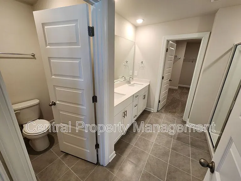 628 Orsman Trl — Photo 16