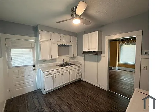 2 bed, $1,300 — Photo 2