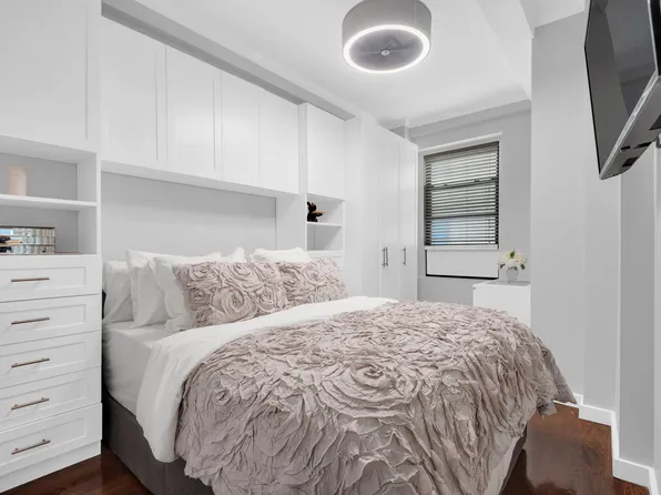 375 Riverside Drive image 4 of 6