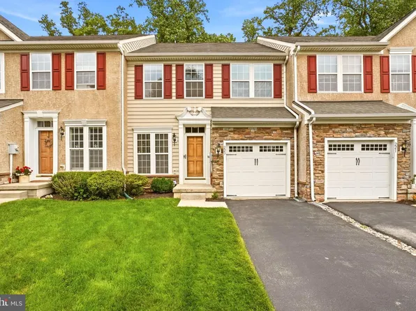 223 Tall Trees Cir, Downingtown, PA 19335