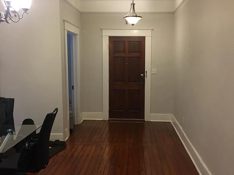 4317 Fontainebleau Dr — Photo 2
