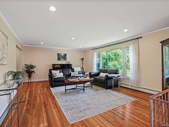 4th image of 2 Rochambeau Drive