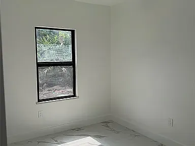 609 W 12th St #2 — Photo 8