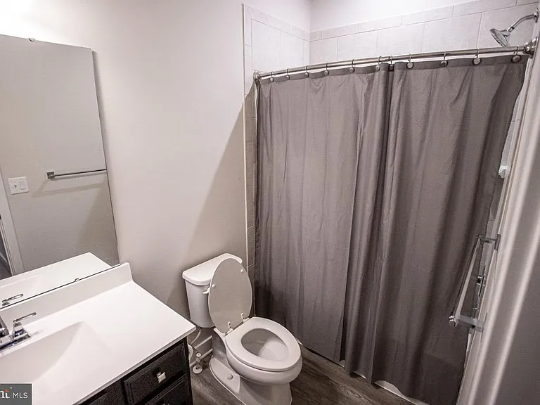 7821 Cove Point Dr — Photo 38