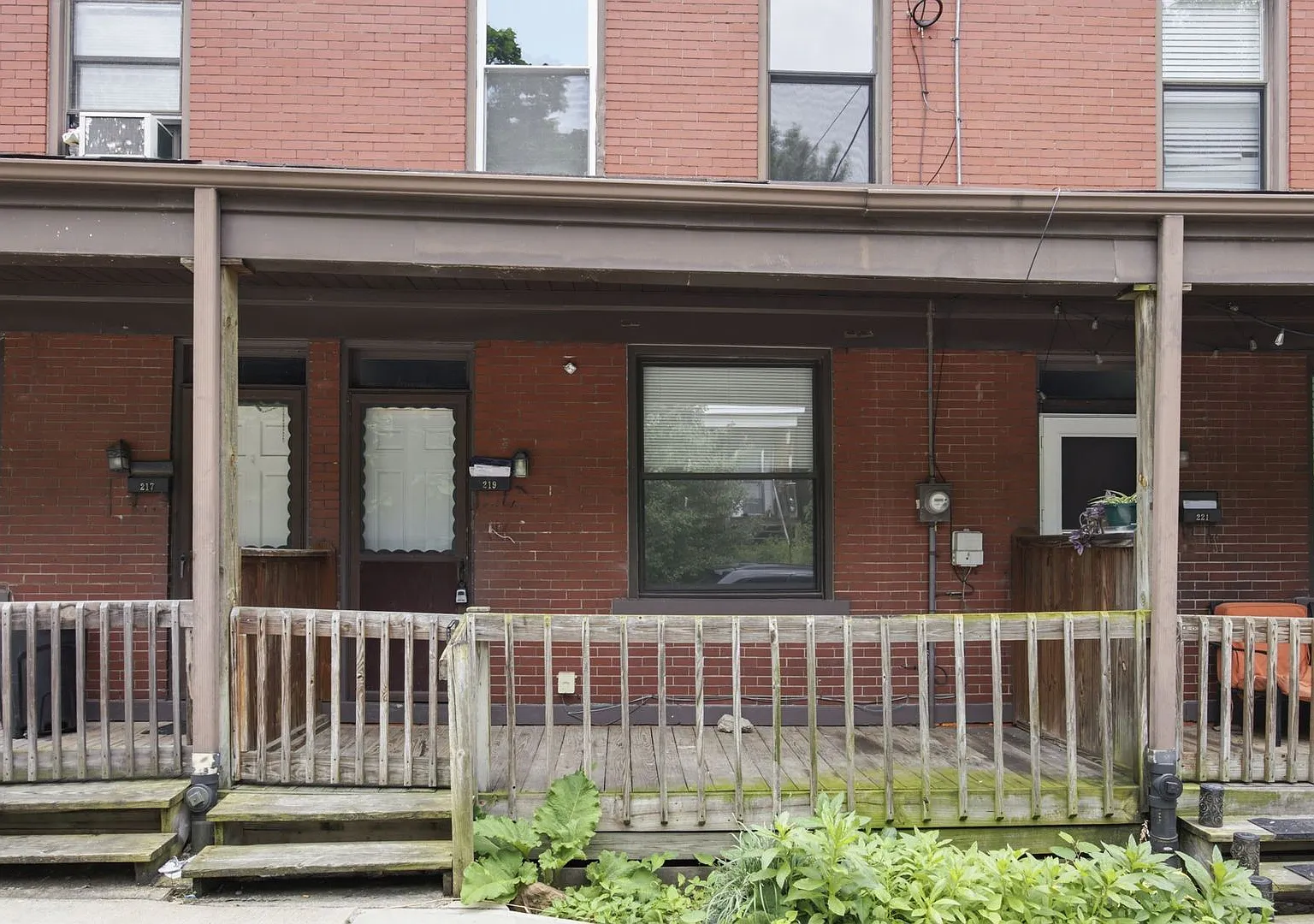 217-225 Luray St — Photo 1