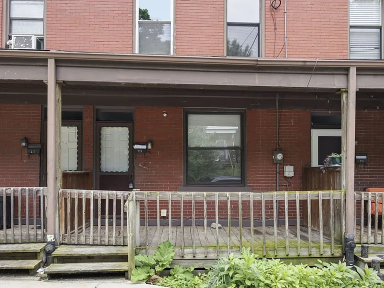 217-225 Luray St — Photo 1