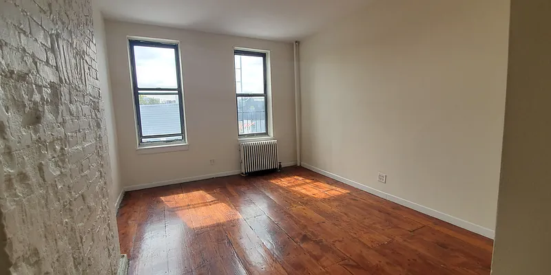 Rented by Capri Jet Realty Corp | media 1