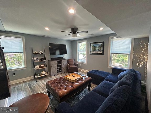 2nd image of 1829 Cedar St Floor 2