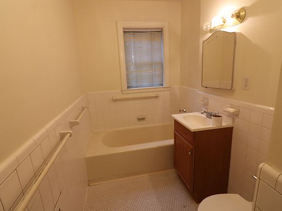 3rd image of 312 Washington St #2-1