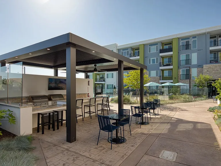 Zeta Apartments — Photo 22
