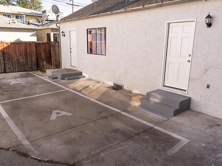 11247 Huston St — Photo 46