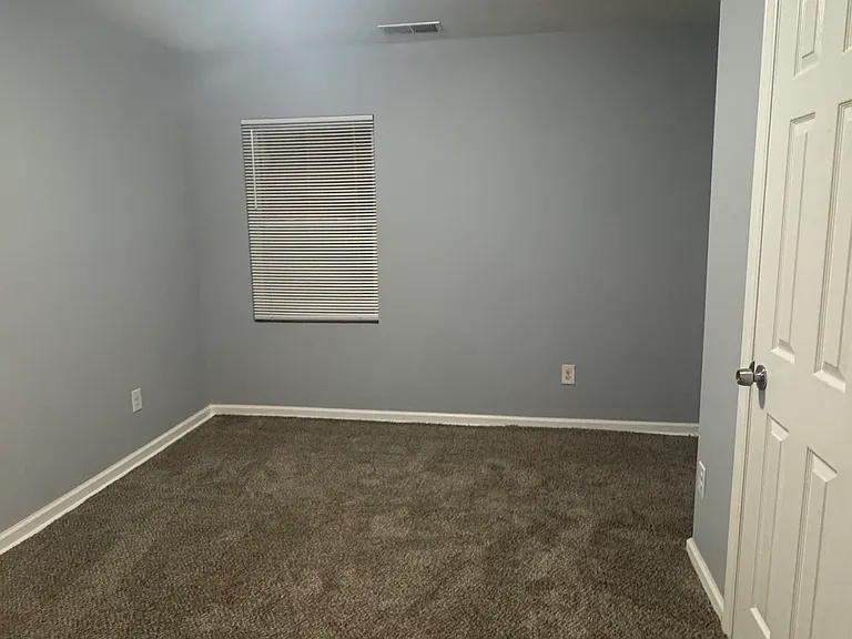 910 Cantwell St — Photo 5