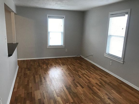 4th image of 324 Blanche St