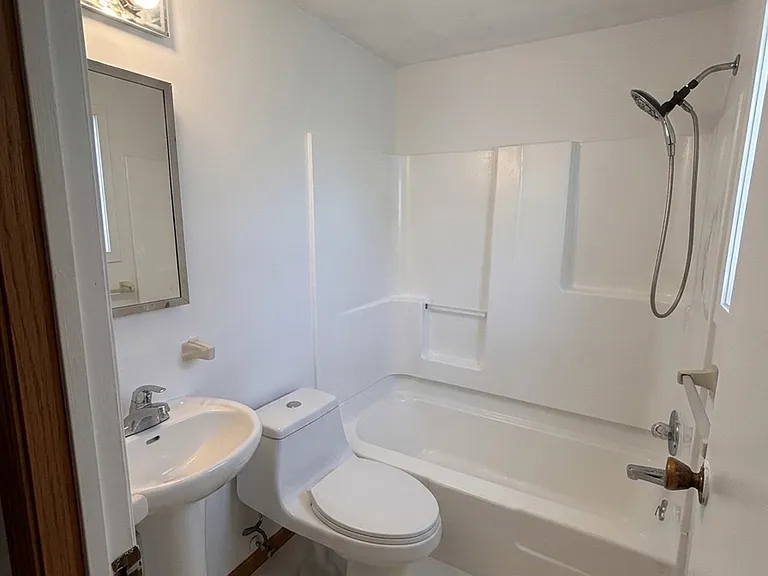 10 Imperial Dr — Photo 6