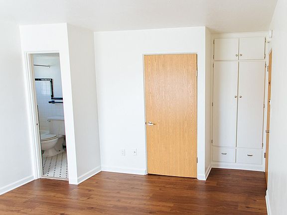 3rd image of 501 W Hillsdale St