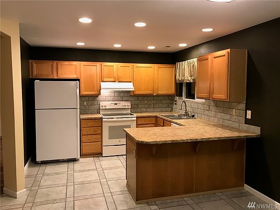 4th image of 19809 13th Avenue Ct E