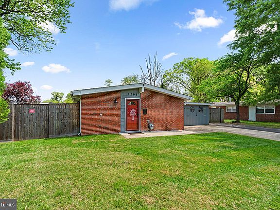 2nd image of 1205 Crawford Dr