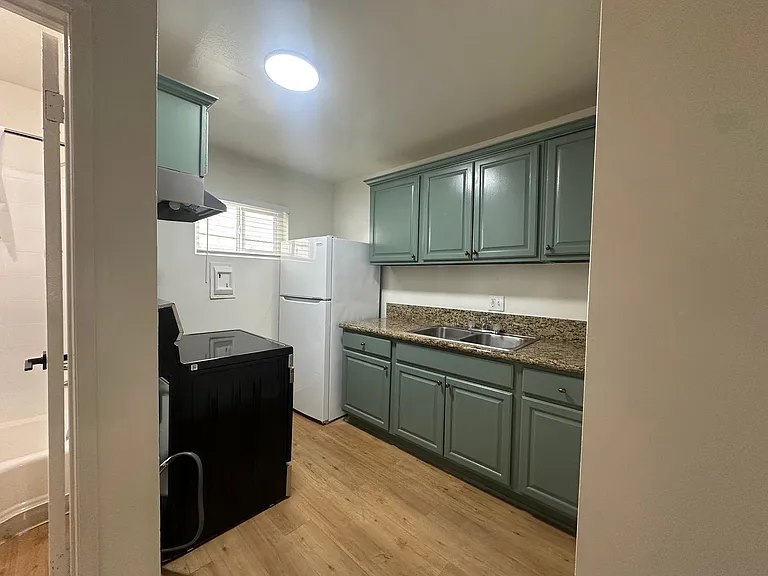 2666 Ellendale Pl — Photo 8