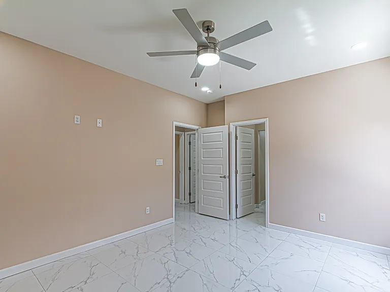 2704 W Bliss St — Photo 10